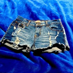 I’m selling Jen shorts for girls who can fit a size 12 from vintage Havana